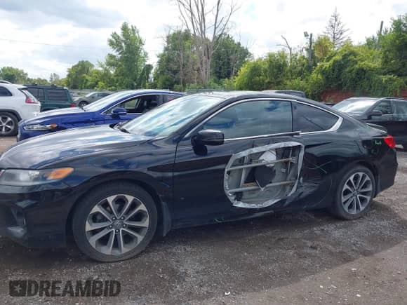 2015 Honda Accord EX-L z VIN 1HGCT2B81FA009300, wystawiony jako IAAI lot #43136374 z przebiegiem 94 749 mil mil oraz . Historia ofert i sprzedaży dostępna na DreamBid. Obrazek 6.