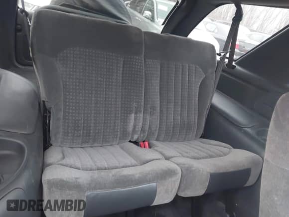 2002 Chevrolet Blazer LS with VIN 1GNCT18W52K170422, listed as a IAAI auction lot 41477271 with 165,150 mi miles and . Bid and sale history available at DreamBid. Image 8.