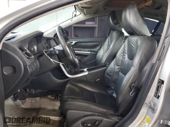 2014 Volvo S60 T5 с VIN YV1612FS2E2289562, выставлен на аукционе Copart как лот 70878145 с пробегом Не указан миль и Чистый • Clean title. История ставок и продаж доступна на DreamBid. Изображение 7.