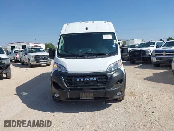 2025 Ram ProMaster Cargo Tradesman z VIN 3C6MRVHG6SE546311, wystawiony jako IAAI lot #42392193 z przebiegiem 1 568 mil mil oraz . Historia ofert i sprzedaży dostępna na DreamBid. Obrazek 12.