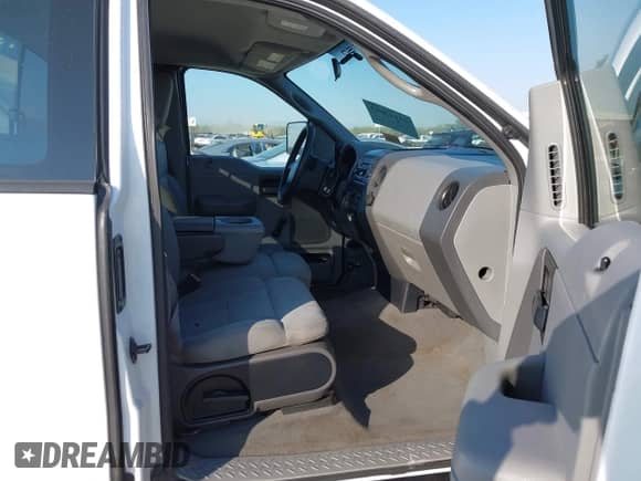 2004 Ford F-150 STX с VIN 1FTRF02W44KA08765, выставлен на аукционе IAAI как лот 43142893 с пробегом 135 104 миль миль и . История ставок и продаж доступна на DreamBid. Изображение 5.