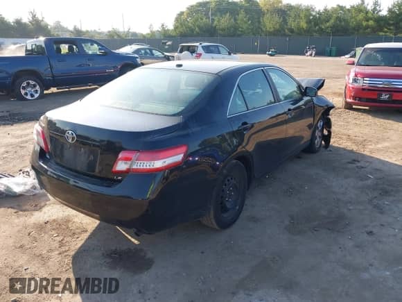 2010 Toyota Camry LE z VIN 4T4BF3EK8AR077858, wystawiony jako IAAI lot #43204574 z przebiegiem 102 122 mil mil oraz . Historia ofert i sprzedaży dostępna na DreamBid. Obrazek 4.