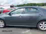 2008 Toyota Camry LE z VIN 4T1BE46K58U262526, wystawiony jako IAAI lot #42964274 z przebiegiem 210 343 mil mil oraz . Historia ofert i sprzedaży dostępna na DreamBid. Obrazek 15.