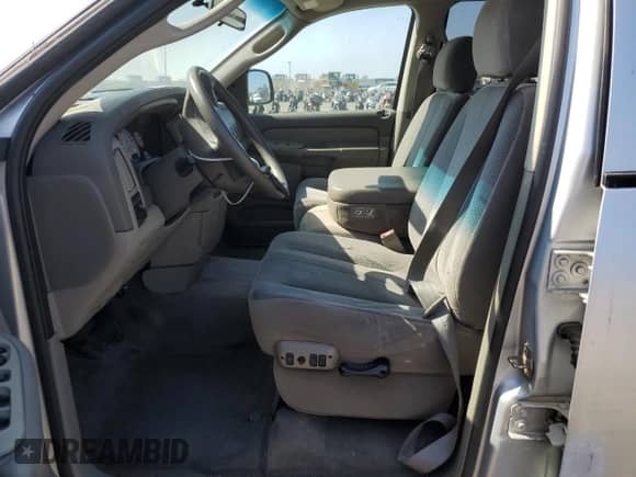 2003 Dodge 1500 ST z VIN 1D7HA18Z93J522655, wystawiony jako Copart lot #90313735 z przebiegiem 113 219 mil mil oraz Czysty tytuł • Clean title. Historia ofert i sprzedaży dostępna na DreamBid. Obrazek 7.