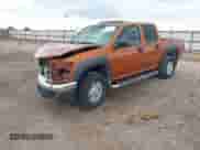 2006 Chevrolet Colorado 3LT z VIN 1GCDT136668139669, wystawiony jako IAAI lot #43037855 z przebiegiem 136 951 mil mil oraz . Historia ofert i sprzedaży dostępna na DreamBid. Obrazek 2.