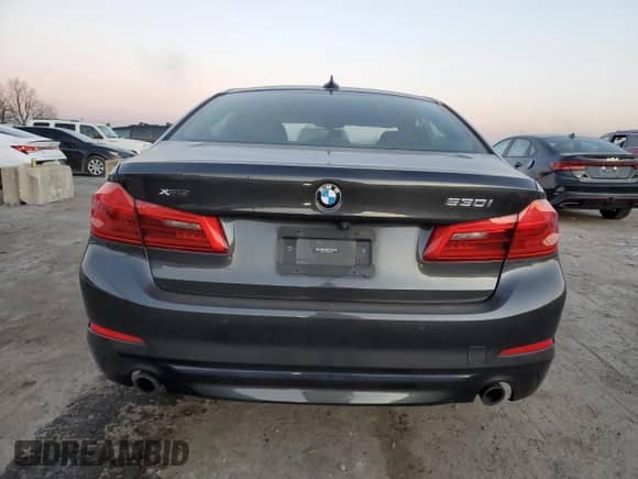 2020 BMW 5 Series 530i xDrive z VIN WBAJR7C04LWW60085, wystawiony jako Copart lot #83005294 z przebiegiem Nie podano mil oraz Szkoda całkowita • Salvage title. Historia ofert i sprzedaży dostępna na DreamBid. Obrazek 6.