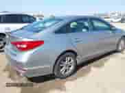 2015 Hyundai Sonata SE с VIN 5NPE24AF6FH194166, выставлен на аукционе IAAI как лот 43405558 с пробегом 153 691 миль миль и . История ставок и продаж доступна на DreamBid. Изображение 4.