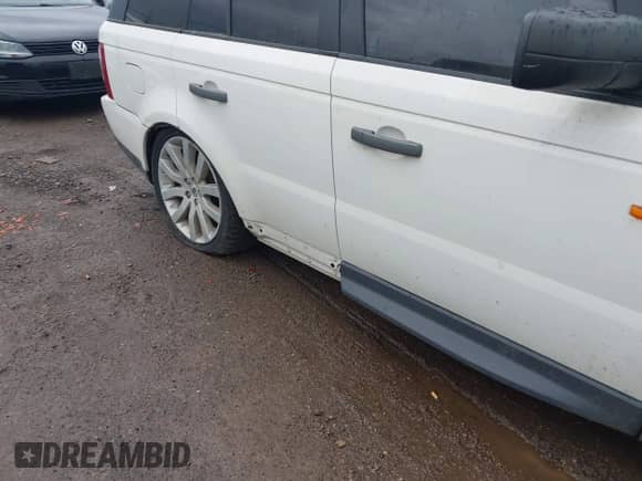 2008 Land Rover Range Rover Sport SC with VIN SALSH23418A150404, listed as a IAAI auction lot 42642914 with 190,007 mi miles and . Bid and sale history available at DreamBid. Image 6.