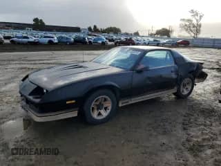 1984 Chevrolet Camaro Z28 Sport с VIN 1G1AP87G7EL175104, выставлен на аукционе Copart как лот 86895534 с пробегом 27 874 миль миль и Списание • Salvage title. История ставок и продаж доступна на DreamBid. Изображение 1.