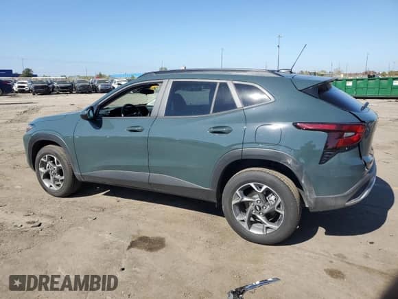 2025 Chevrolet Trax LT with VIN KL77LHEP8SC210080, listed as a Copart auction lot 84422945 with 3,424 mi miles and Salvage title. Bid and sale history available at DreamBid. Image 2.