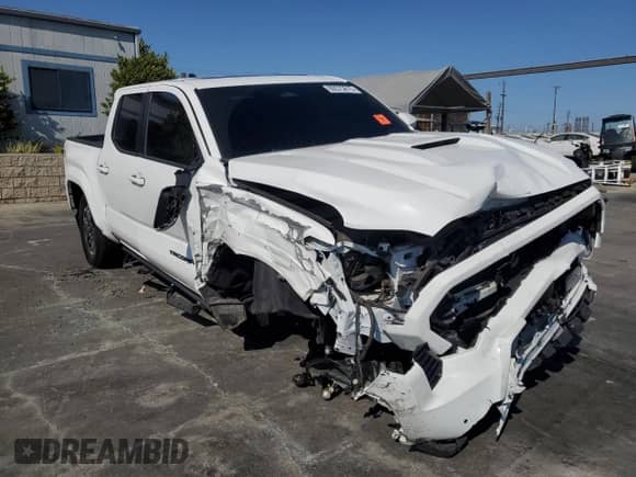 2024 Toyota Tacoma SR5 with VIN 3TMLB5JN1RM062810, listed as a Copart auction lot 80575815 with 11,680 mi miles and Salvage title. Bid and sale history available at DreamBid. Image 4.