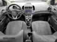 2014 Chevrolet Sonic LT с VIN 1G1JD5SH8E4158135, выставлен на аукционе Copart как лот 54750675 с пробегом 137 112 миль миль и Чистый • Clean title. История ставок и продаж доступна на DreamBid. Изображение 8.