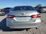 2020 Toyota Camry LE z VIN 4T1C11AK8LU351957, wystawiony jako Copart lot #86512345 z przebiegiem 83 646 mil mil oraz Szkoda całkowita • Salvage title. Historia ofert i sprzedaży dostępna na DreamBid. Obrazek 6.