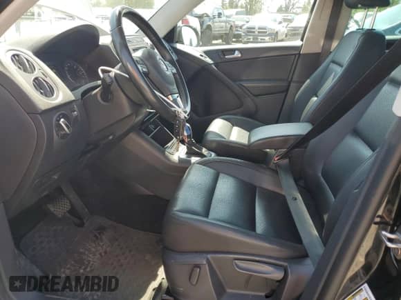 2013 Volkswagen Tiguan SE z VIN WVGAV3AX2DW611603, wystawiony jako Copart lot #53968245 z przebiegiem 117 785 mil mil oraz Szkoda całkowita • Salvage title. Historia ofert i sprzedaży dostępna na DreamBid. Obrazek 7.