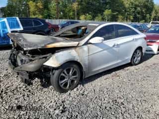 2013 Hyundai Sonata SE z VIN 5NPEC4AC9DH787651, wystawiony jako Copart lot #84017255 z przebiegiem Nie podano mil oraz Szkoda całkowita • Salvage title. Historia ofert i sprzedaży dostępna na DreamBid. Obrazek 1.