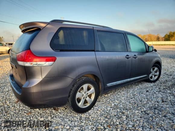 2013 Toyota Sienna LE AAS с VIN 5TDKK3DC0DS281289, выставлен на аукционе Copart как лот 89685995 с пробегом Не указан миль и Чистый • Clean title. История ставок и продаж доступна на DreamBid. Изображение 3.