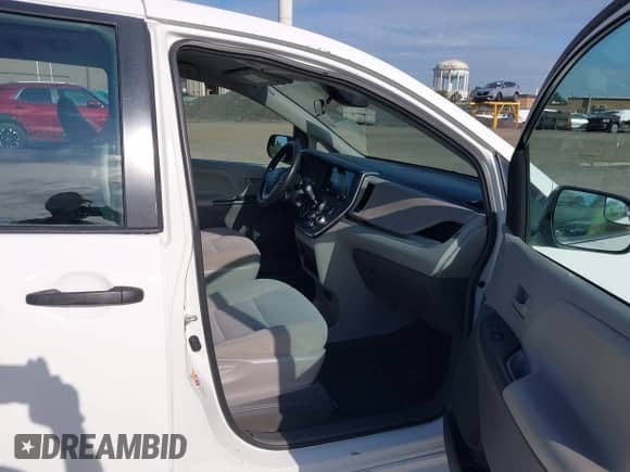 2018 Toyota Sienna L with VIN 5TDZZ3DC2JS939328, listed as a IAAI auction lot 43117053 with 178,019 mi miles and . Bid and sale history available at DreamBid. Image 5.