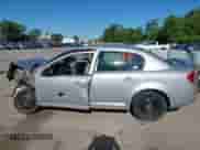 2008 Chevrolet Cobalt LS z VIN 1G1AK58F587186179, wystawiony jako IAAI lot #42310524 z przebiegiem Nie podano mil oraz . Historia ofert i sprzedaży dostępna na DreamBid. Obrazek 15.