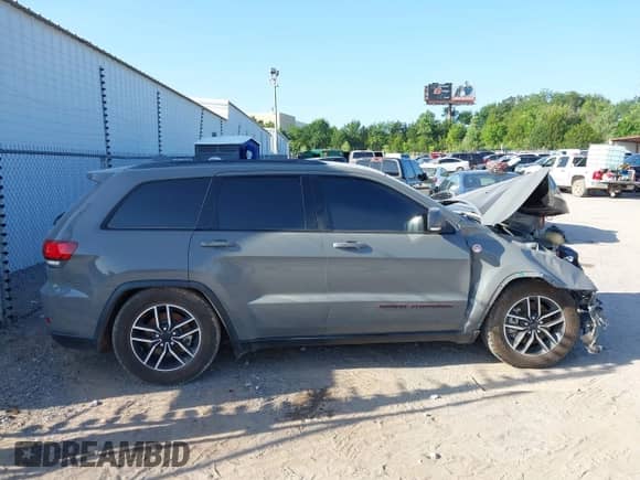 2021 Jeep Grand Cherokee Trailhawk с VIN 1C4RJFLGXMC583729, выставлен на аукционе IAAI как лот 42735510 с пробегом 111 373 миль миль и . История ставок и продаж доступна на DreamBid. Изображение 14.