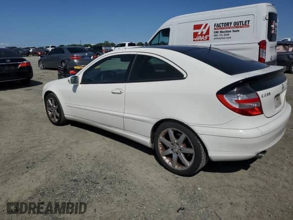 2005 Mercedes-Benz C 230 Kompressor z VIN WDBRN40J15A728239, wystawiony jako Copart lot #52258115 z przebiegiem 116 443 mil mil oraz Czysty tytuł • Clean title. Historia ofert i sprzedaży dostępna na DreamBid. Obrazek 2.