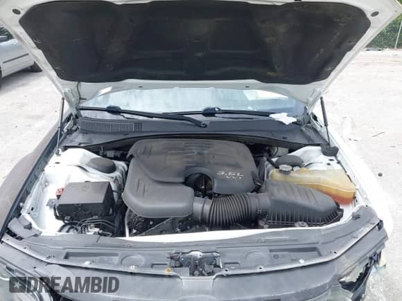 2021 Chrysler 300 S z VIN 2C3CCABG0MH537039, wystawiony jako IAAI lot #43156415 z przebiegiem 80 833 mil mil oraz . Historia ofert i sprzedaży dostępna na DreamBid. Obrazek 10.