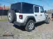 2022 Jeep Wrangler Unlimited Sport S z VIN 1C4HJXDG5NW254016, wystawiony jako IAAI lot #42214730 z przebiegiem 42 003 mil mil oraz . Historia ofert i sprzedaży dostępna na DreamBid. Obrazek 4.