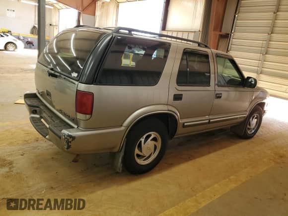 2000 Chevrolet Blazer LT с VIN 1GNDT13W6Y2352456, выставлен на аукционе Copart как лот 42962215 с пробегом 177 893 миль миль и Списание • Salvage title. История ставок и продаж доступна на DreamBid. Изображение 3.