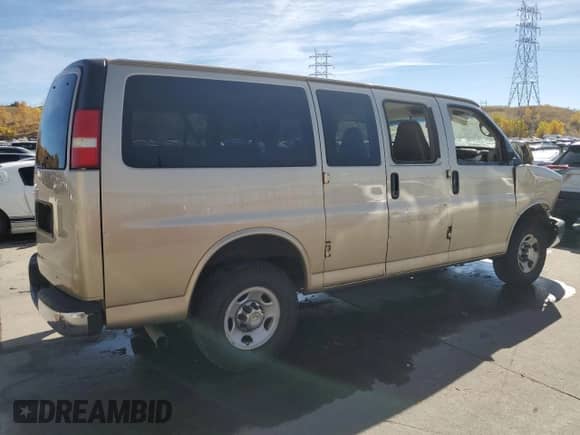 2007 Chevrolet Express Passenger с VIN 1GAHG35U371139158, выставлен на аукционе Copart как лот 77185544 с пробегом Не указан миль и Списание • Salvage title. История ставок и продаж доступна на DreamBid. Изображение 3.