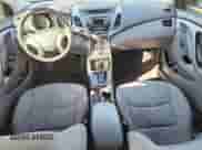 2014 Hyundai Elantra SE z VIN 5NPDH4AE4EH528016, wystawiony jako Copart lot #82223015 z przebiegiem 178 707 mil mil oraz Czysty tytuł • Clean title. Historia ofert i sprzedaży dostępna na DreamBid. Obrazek 8.