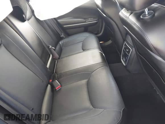 2023 Chrysler 300 Touring L с VIN 2C3CCADG2PH666935, выставлен на аукционе IAAI как лот 42252994 с пробегом 26 274 миль миль и . История ставок и продаж доступна на DreamBid. Изображение 8.