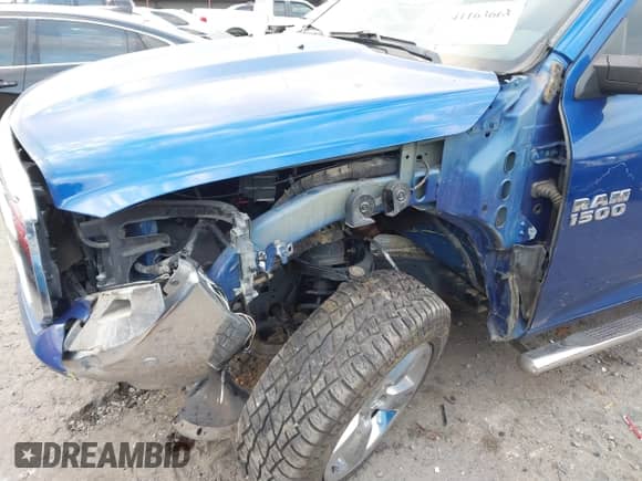 2018 Ram 1500 Big Horn z VIN 1C6RR7GT1JS106752, wystawiony jako IAAI lot #41163663 z przebiegiem 91 297 mil mil oraz . Historia ofert i sprzedaży dostępna na DreamBid. Obrazek 6.