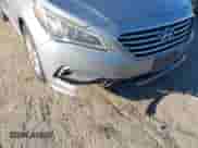 2015 Hyundai Sonata SE с VIN 5NPE24AF6FH139717, выставлен на аукционе IAAI как лот 43475743 с пробегом 224 011 миль миль и . История ставок и продаж доступна на DreamBid. Изображение 6.
