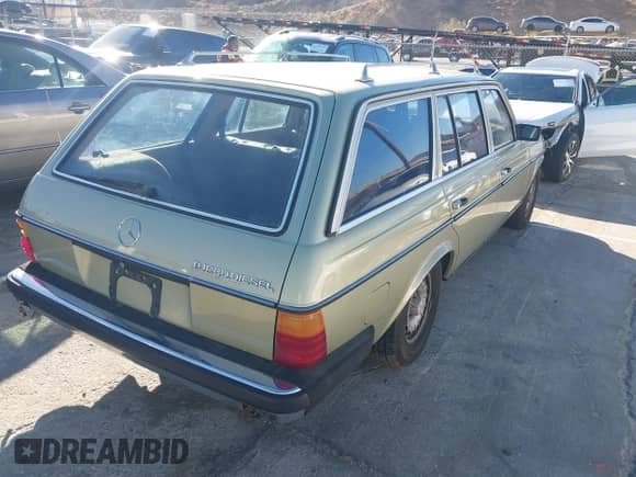 1981 Mercedes-Benz 300 with VIN WDBAB93A4BN004161, listed as a IAAI auction lot 41290568 with 18,887 mi miles and . Bid and sale history available at DreamBid. Image 4.