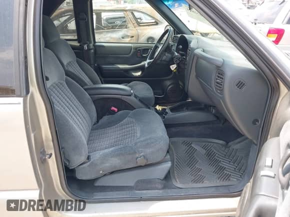 2000 Chevrolet Blazer LS с VIN 1GNCS18W8YK215154, выставлен на аукционе IAAI как лот 42072814 с пробегом 176 064 миль миль и . История ставок и продаж доступна на DreamBid. Изображение 5.