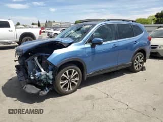 2023 Subaru Forester Limited z VIN JF2SKANCXPH512065, wystawiony jako Copart lot #67642925 z przebiegiem 13 917 mil mil oraz Szkoda całkowita • Salvage title. Historia ofert i sprzedaży dostępna na DreamBid. Obrazek 1.