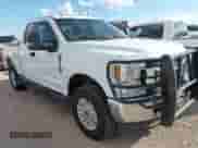 2019 Ford F-250 XL z VIN 1FT7X2B67KED93380, wystawiony jako IAAI lot #43143387 z przebiegiem 132 060 mil mil oraz . Historia ofert i sprzedaży dostępna na DreamBid. Obrazek 1.