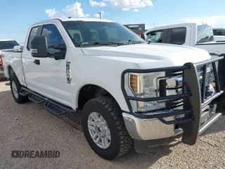 2019 Ford F-250 XL z VIN 1FT7X2B67KED93380, wystawiony jako IAAI lot #43143387 z przebiegiem 132 060 mil mil oraz . Historia ofert i sprzedaży dostępna na DreamBid. Obrazek 1.