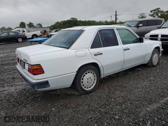 1990 Mercedes-Benz 300 z VIN WDBEB28D0LB224203, wystawiony jako Copart lot #56349565 z przebiegiem 239 773 mil mil oraz Czysty tytuł • Clean title. Historia ofert i sprzedaży dostępna na DreamBid. Obrazek 3.