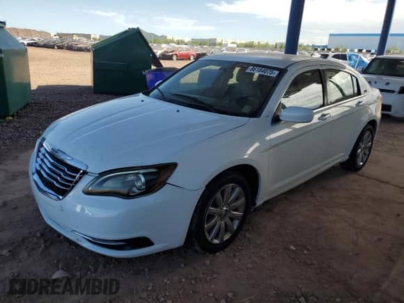 2013 Chrysler 200 Touring with VIN 1C3CCBBG0DN527477, listed as a Copart auction lot 86184075 with 120,113 mi miles and Clean title. Bid and sale history available at DreamBid. Image 1.