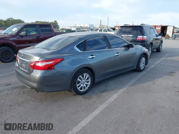 2016 Nissan Altima S with VIN 1N4AL3AP8GN333879, listed as a IAAI auction lot 43487255 with 249,750 mi miles and . Bid and sale history available at DreamBid. Image 4.