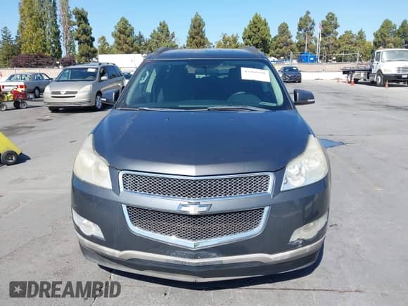 2011 Chevrolet Traverse 1LT z VIN 1GNKVGED8BJ135858, wystawiony jako IAAI lot #43288198 z przebiegiem 161 555 mil mil oraz . Historia ofert i sprzedaży dostępna na DreamBid. Obrazek 6.