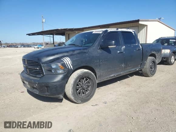 2017 Ram 1500 Big Horn z VIN 1C6RR6LT9HS513938, wystawiony jako Copart lot #45978365 z przebiegiem 137 255 mil mil oraz Szkoda całkowita • Salvage title. Historia ofert i sprzedaży dostępna na DreamBid. Obrazek 1.