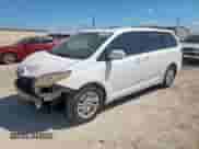 2012 Toyota Sienna XLE AAS z VIN 5TDYK3DC7CS236651, wystawiony jako Copart lot #83776455 z przebiegiem 172 156 mil mil oraz Czysty tytuł • Clean title. Historia ofert i sprzedaży dostępna na DreamBid. Obrazek 1.