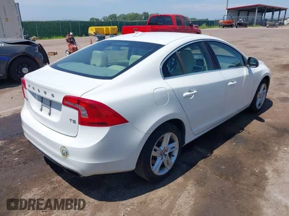 2015 Volvo S60 T5 Drive-E Premier with VIN YV140MFB5F1315522, listed as a IAAI auction lot 42752661 with 173,288 mi miles and . Bid and sale history available at DreamBid. Image 4.