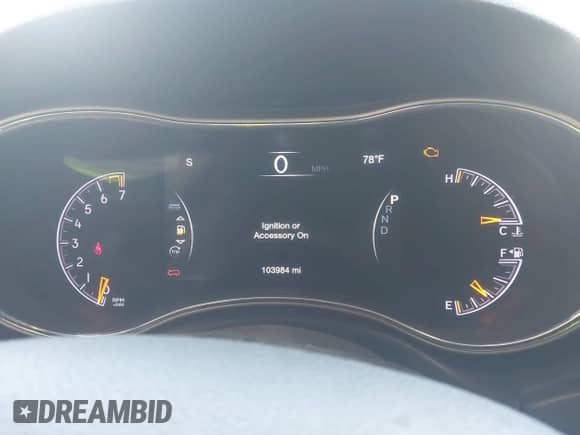 2017 Jeep Grand Cherokee Laredo z VIN 1C4RJFAG3HC841792, wystawiony jako IAAI lot #42860251 z przebiegiem 103 984 mil mil oraz . Historia ofert i sprzedaży dostępna na DreamBid. Obrazek 7.