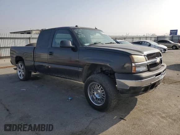 2005 Chevrolet Silverado 1500 LS z VIN 2GCEC19VX51256322, wystawiony jako Copart lot #83776564 z przebiegiem Nie podano mil oraz Szkoda całkowita • Salvage title. Historia ofert i sprzedaży dostępna na DreamBid. Obrazek 4.