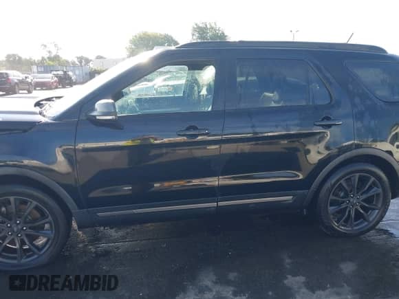 2018 Ford Explorer XLT with VIN 1FM5K7D8XJGC80653, listed as a IAAI auction lot 43239781 with 71,327 mi miles and . Bid and sale history available at DreamBid. Image 14.