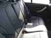 2013 BMW 3 Series 328i xDrive z VIN WBA3B3G58DNR79587, wystawiony jako IAAI lot #41494987 z przebiegiem 115 336 mil mil oraz . Historia ofert i sprzedaży dostępna na DreamBid. Obrazek 8.