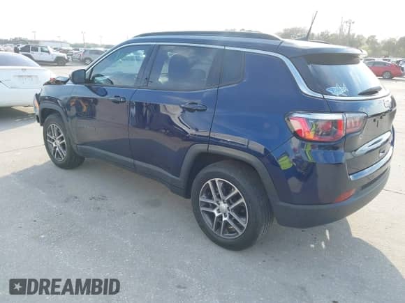 2020 Jeep Compass Latitude z VIN 3C4NJCBB1LT224727, wystawiony jako IAAI lot #41683813 z przebiegiem 36 107 mil mil oraz . Historia ofert i sprzedaży dostępna na DreamBid. Obrazek 3.