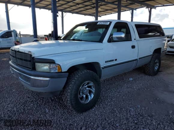 1996 Dodge 1500 with VIN 1B7HF16Z1TJ145625, listed as a Copart auction lot 45428985 with 126,610 mi miles and Salvage title. Bid and sale history available at DreamBid. Image 1.